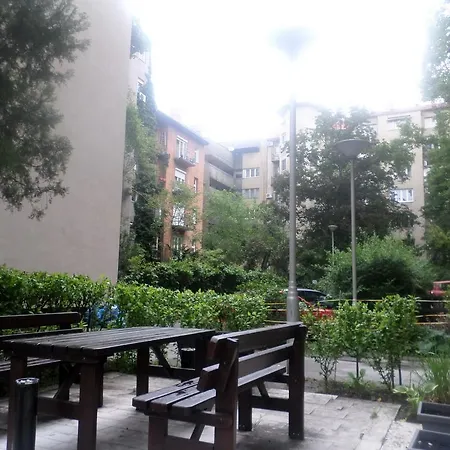 Leslie Apartment *