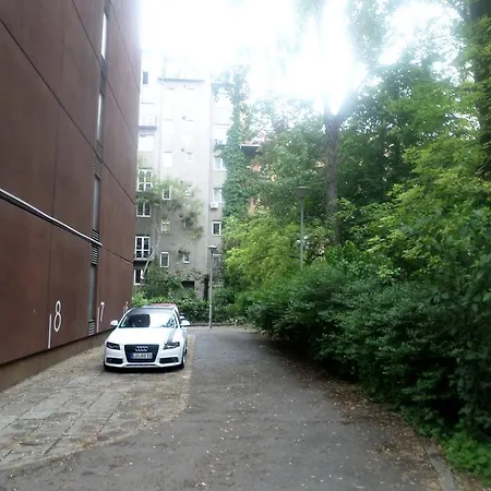 Leslie Apartment