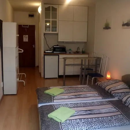 Leslie Apartment *