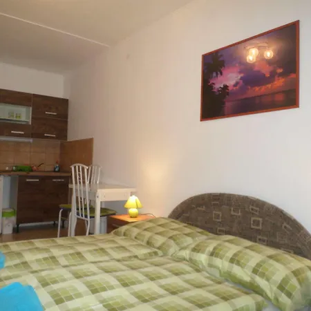 Leslie Apartment *