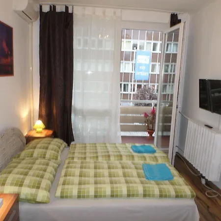 Leslie Apartment