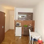 Leslie דירה *