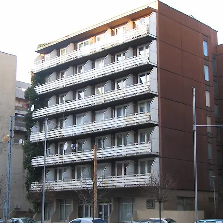 Leslie Apartment