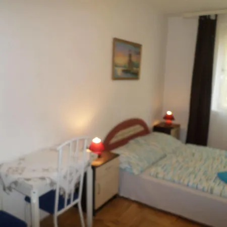 Leslie アパート *