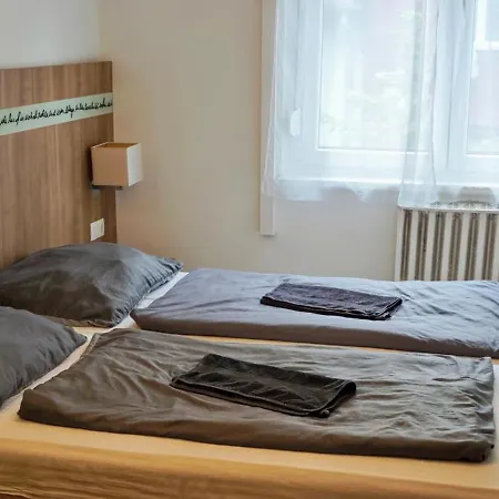 Leslie * Budapešť