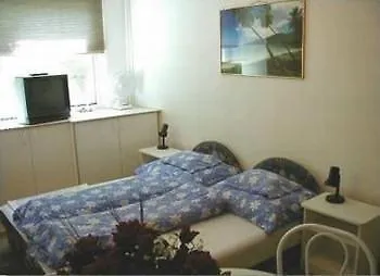 Leslie Apartmán *